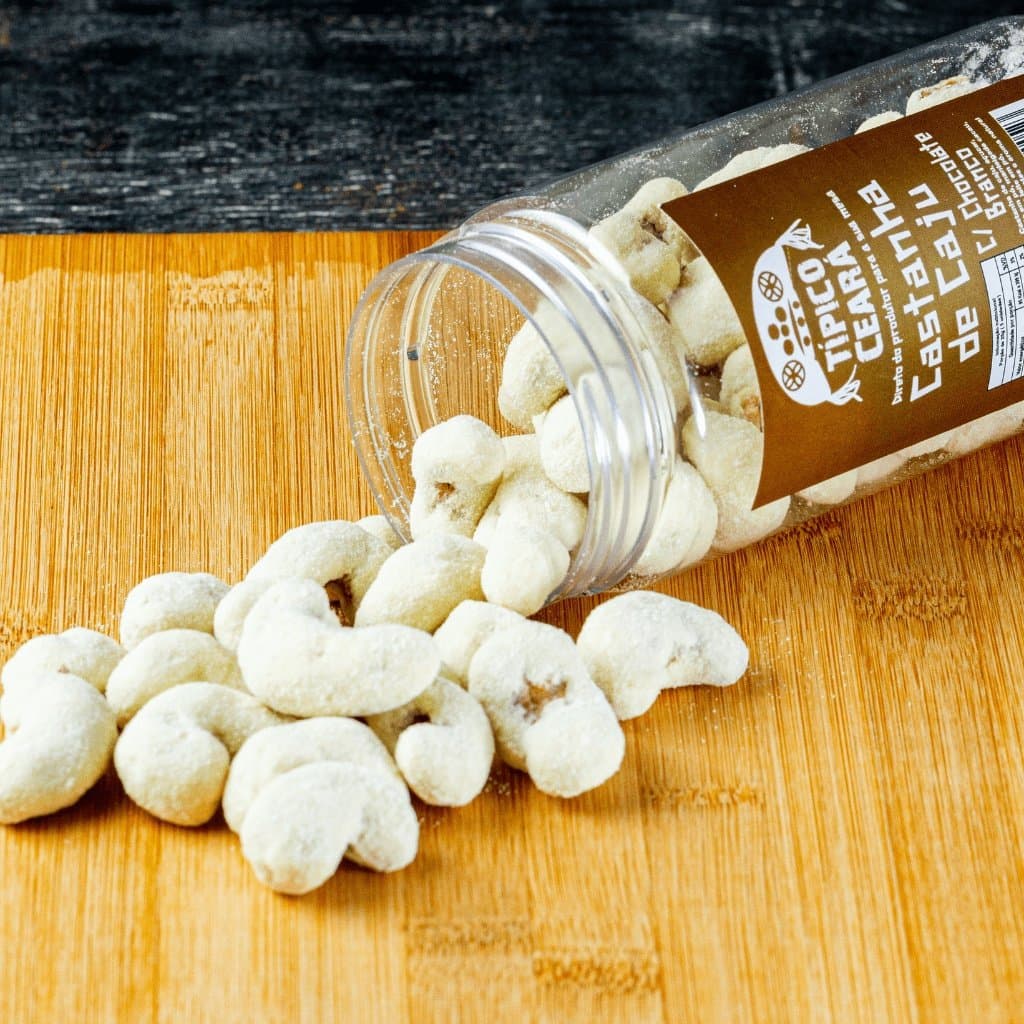 DRAGEAS CASTANHA CAJU CHOCOLATE BRANCO GRANEL — GRANEL